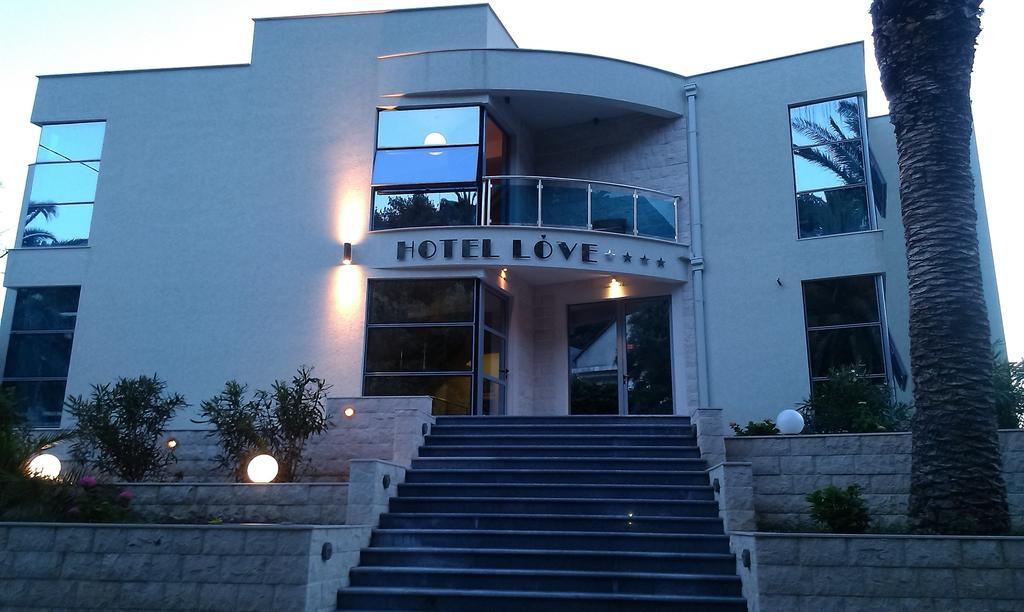 Love Live Hotel Сутоморе Экстерьер фото
