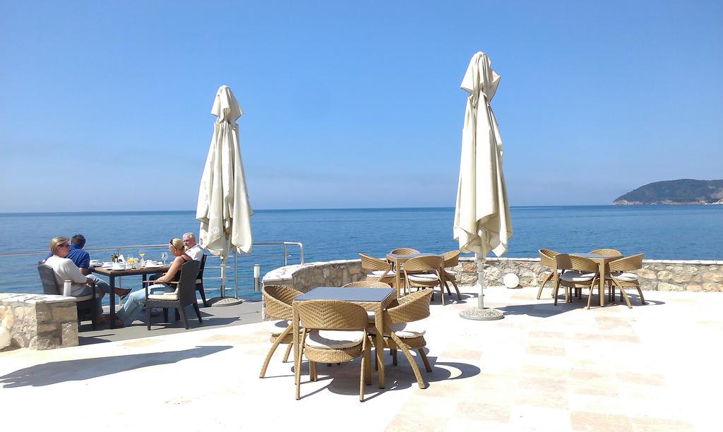 Love Live Hotel Сутоморе Экстерьер фото