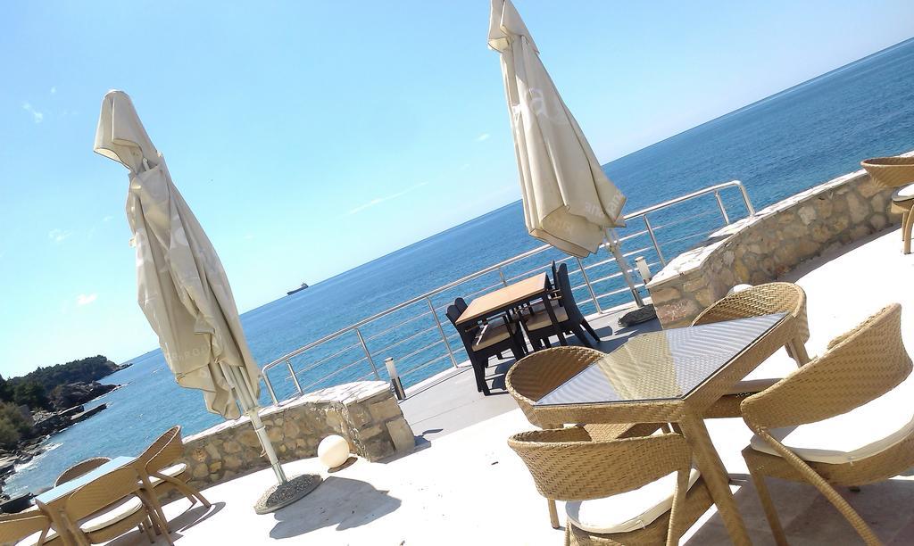 Love Live Hotel Сутоморе Экстерьер фото