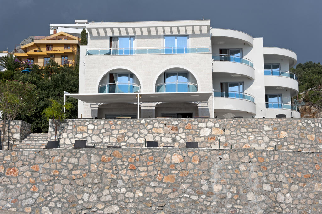 Love Live Hotel Сутоморе Экстерьер фото