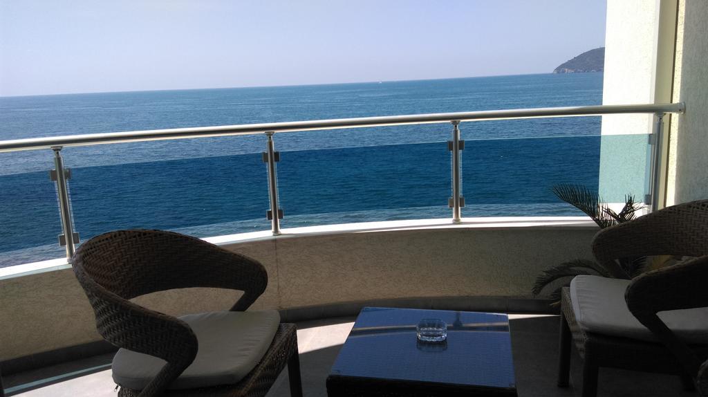 Love Live Hotel Сутоморе Экстерьер фото