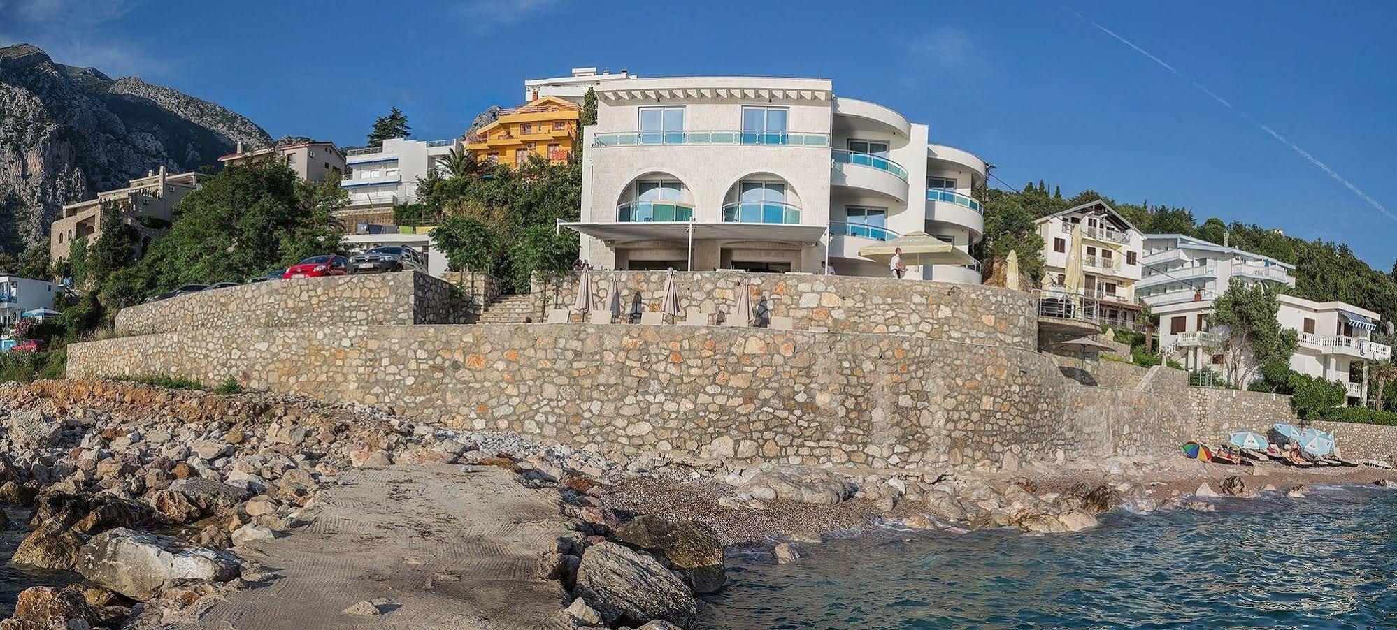 Love Live Hotel Сутоморе Экстерьер фото