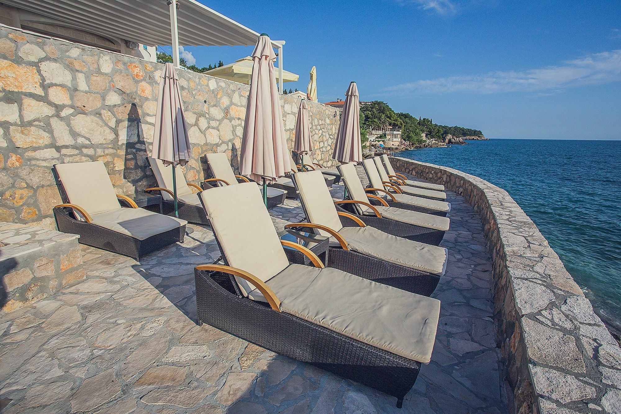 Love Live Hotel Сутоморе Экстерьер фото